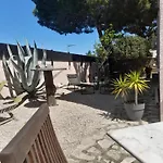 Grande Double Bed & Breakfast