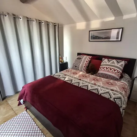 Grande Double Bed & Breakfast