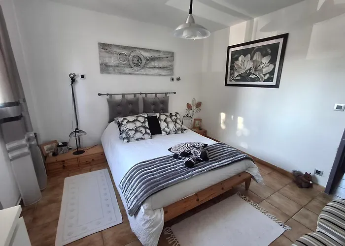 Grande Double Bed & Breakfast