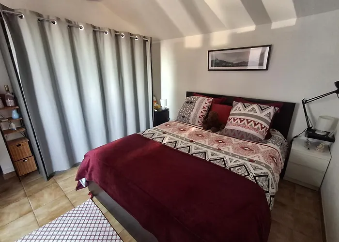 Grande Double Bed & Breakfast